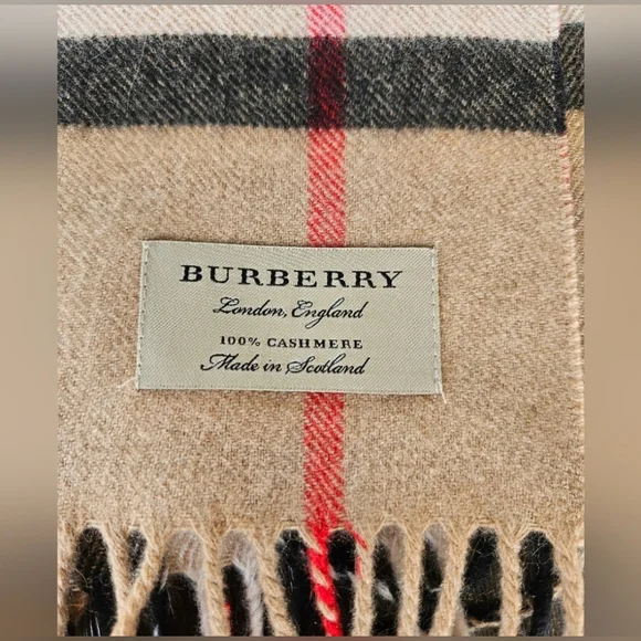 LIKE NEW Burberry Classic Nova Check Cashmere Scarf - Reversible Geo Pattern - Picture 5 of 8